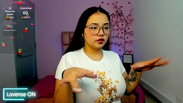 Snapshot of SofiDoll_cg chatting on November 2025 12:37:01 PM SofiDoll cg online show from November 2025 12:37:01 PM