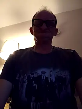 Snapshot of VaryingSundries chatting on April 2026 09:20:02 PM VaryingSundries online show from April 2026 09:20:02 PM