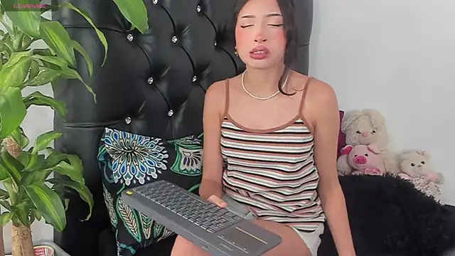 Snapshot of Britney_Rose chatting on October 2025 04:25:02 AM Britney Rose online show from October 2025 04:25:02 AM