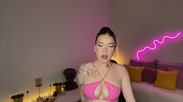Snapshot of mistress_of_hearts chatting on May 2026 07:30:01 PM mistress of hearts online show from May 2026 07:30:01 PM