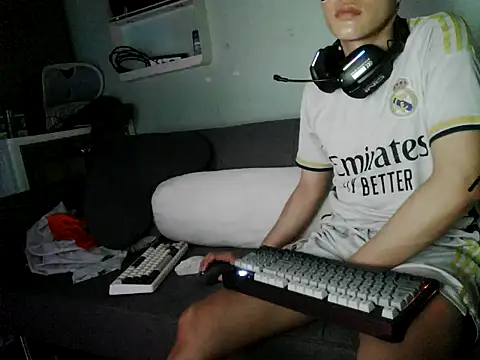 boyhigh1997 online show from April 2026 05:43:01 PM