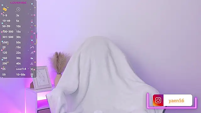 Snapshot of Liah__19 chatting on April 2026 12:11:02 AM Liah 19 online show from April 2026 12:11:02 AM