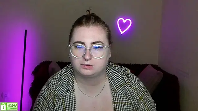Snapshot of Alicia_love00 chatting on September 2025 05:21:01 AM Alicia love00 online show from September 2025 05:21:01 AM