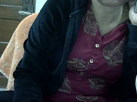 Snapshot of CHAMELI4747 chatting on December 2025 08:08:01 AM CHAMELI4747 online show from December 2025 08:08:01 AM