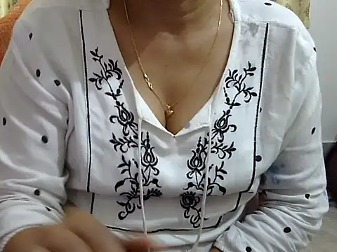 Snapshot of CHAMELI4747 chatting on February 2026 07:56:01 AM CHAMELI4747 online show from February 2026 07:56:01 AM