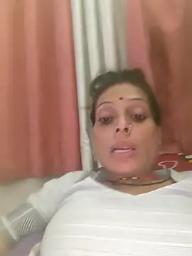 ISHANI-SINGH online show from October 2025 03:18:02 PM