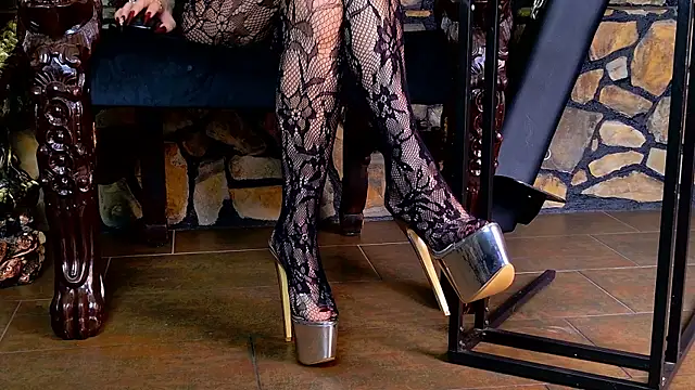 Snapshot of VanessaColby chatting on October 2025 06:18:01 PM VanessaColby online show from October 2025 06:18:01 PM