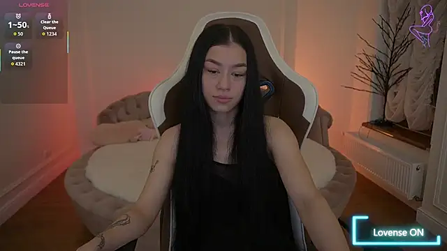 Snapshot of FataleNellie chatting on May 2026 08:47:01 PM FataleNellie online show from May 2026 08:47:01 PM