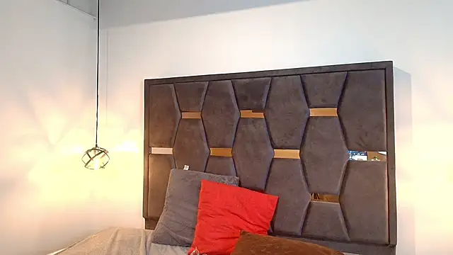 Lia Blake  online show from April 2026 11:48:01 PM