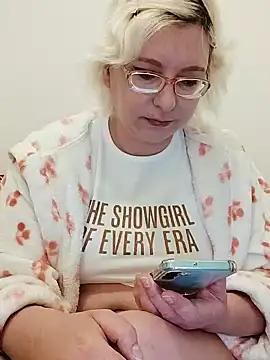 VikaKing online show from November 2025 04:11:02 AM