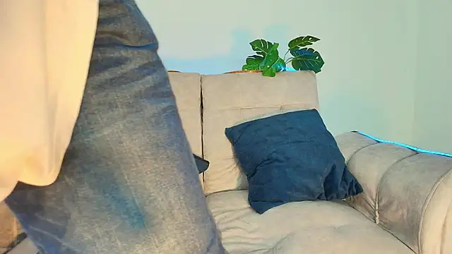 CamiiGuzmanX online show from September 2025 07:58:01 PM