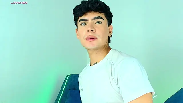 CamiiGuzmanX online show from December 2025 08:13:01 PM