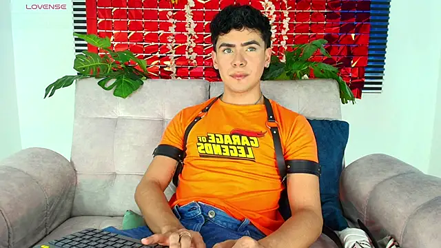 CamiiGuzmanX online show from February 2026 07:54:01 PM