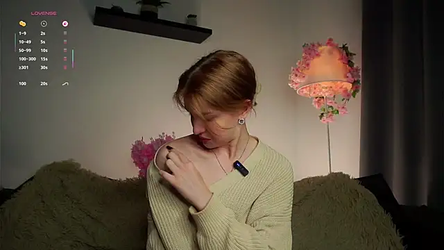 Snapshot of EasterBonney chatting on October 2025 11:32:02 AM EasterBonney online show from October 2025 11:32:02 AM