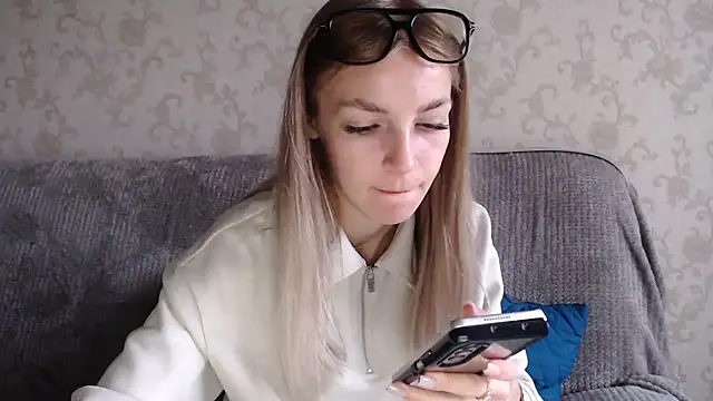 HitGyrl online show from September 2025 01:05:02 AM