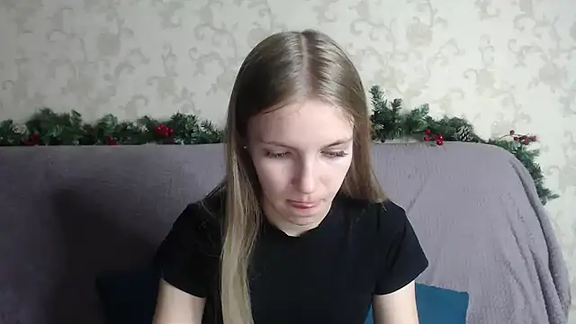 HitGyrl online show from December 2025 02:23:02 PM