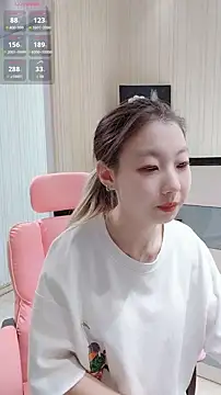 Snapshot of Deserve_E chatting on November 2025 04:49:01 AM Deserve E online show from November 2025 04:49:01 AM