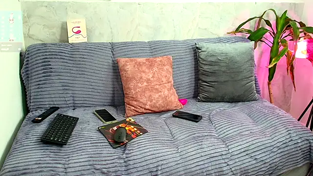 Snapshot of Luna_logan chatting on November 2025 03:52:01 AM Luna logan online show from November 2025 03:52:01 AM