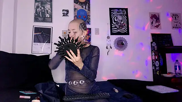 plutonbluemooon333 online show from October 2025 10:19:01 PM