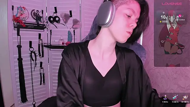 Snapshot of aestheticbeing chatting on September 2025 12:05:01 PM aestheticbeing online show from September 2025 12:05:01 PM