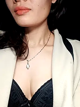 Hinna x online show from December 2025 08:35:01 PM