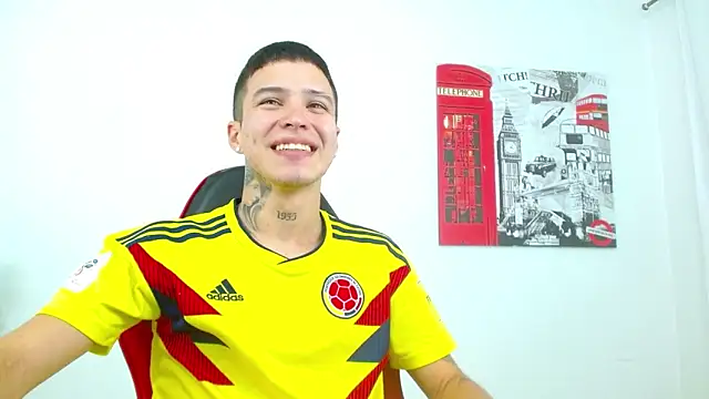 Cumandres18 online show from June 2026 03:06:01 PM