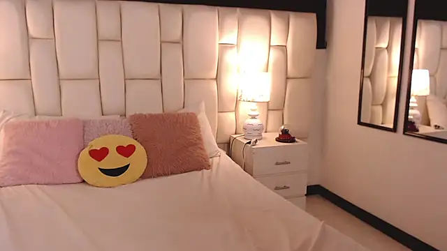 Snapshot of ValuFooster chatting on November 2025 04:16:02 PM ValuFooster online show from November 2025 04:16:02 PM