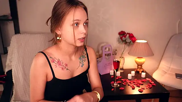 OdellaGillingham online show from November 2025 06:11:02 PM