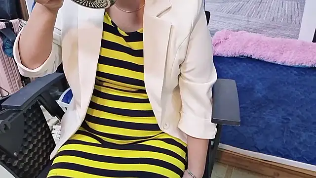 Snapshot of MichiLovely chatting on November 2025 08:25:02 AM MichiLovely online show from November 2025 08:25:02 AM