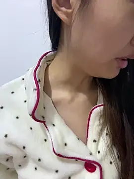 MengMeng0515 online show from December 2025 01:39:02 PM