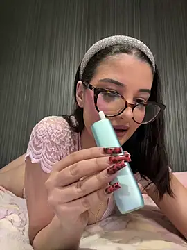 Snapshot of Larra69 chatting on March 2026 06:35:02 PM Larra69 online show from March 2026 06:35:02 PM