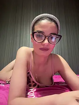 Snapshot of Larra69 chatting on March 2026 06:11:02 PM Larra69 online show from March 2026 06:11:02 PM