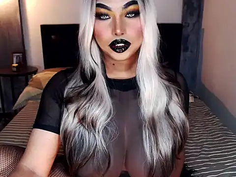 xTrixieMae online show from April 2026 01:33:01 AM