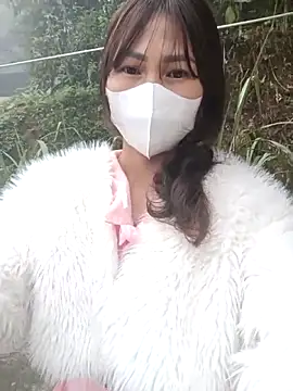 Snapshot of chau1 chatting on April 2026 03:48:01 AM chau1 online show from April 2026 03:48:01 AM