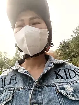 Snapshot of chau1 chatting on April 2026 01:58:01 AM chau1 online show from April 2026 01:58:01 AM