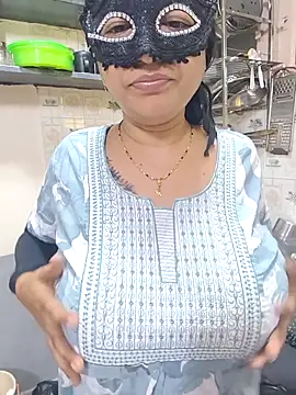 Queen Nightt online show from October 2025 03:14:02 AM