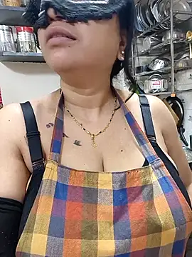 Queen Nightt online show from March 2026 03:30:01 AM