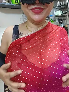 Snapshot of Queen_Nightt chatting on June 2026 03:40:02 AM Queen Nightt online show from June 2026 03:40:02 AM
