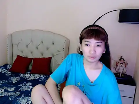 Snapshot of ShantalFoxxy_ chatting on June 2026 02:47:01 AM ShantalFoxxy online show from June 2026 02:47:01 AM