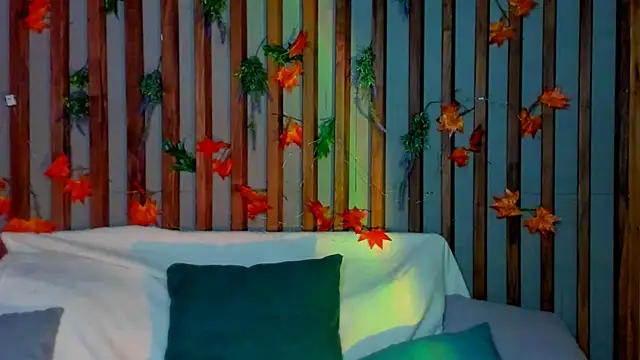 Snapshot of Lori_Williams chatting on December 2025 01:12:02 AM Lori Williams online show from December 2025 01:12:02 AM