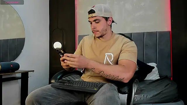 Liam walk  online show from October 2025 08:05:02 PM