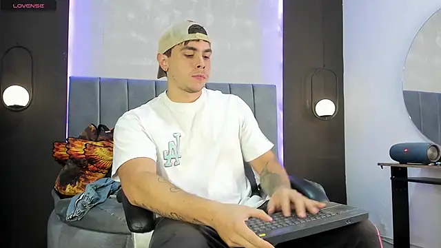 Liam walk  online show from October 2025 11:07:01 PM