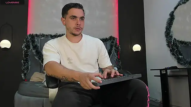 Liam walk  online show from December 2025 11:03:02 PM