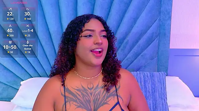 Snapshot of Cristal-Jonnes chatting on October 2025 03:07:01 AM Cristal-Jonnes online show from October 2025 03:07:01 AM
