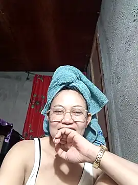 Everleigh mom online show from October 2025 02:09:01 AM