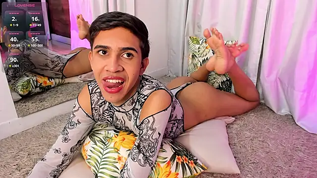 JoshuaSanzz online show from November 2025 04:34:02 AM