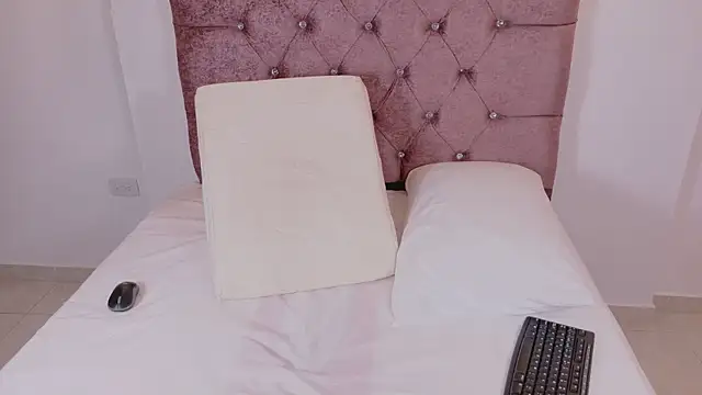 sophiacuttee online show from November 2025 12:27:02 PM