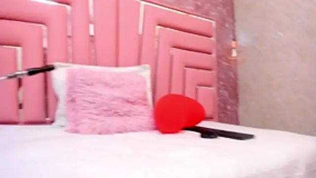 ALYANNA HOT  online show from February 2026 11:40:01 AM