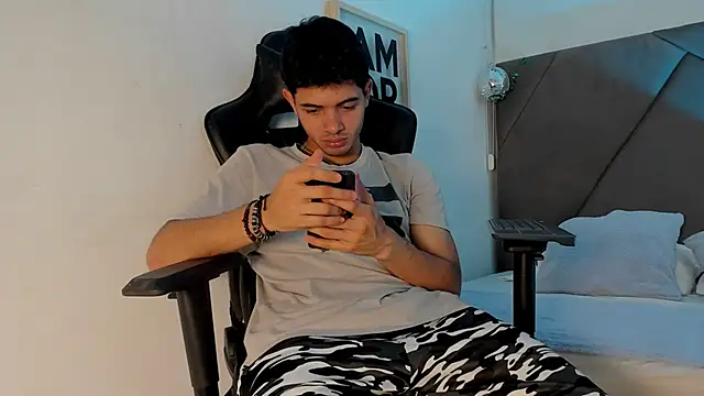 andrew colleman online show from February 2026 11:30:02 PM