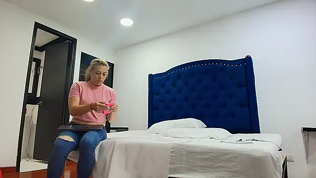 zarah andrew   online show from September 2025 01:56:01 PM